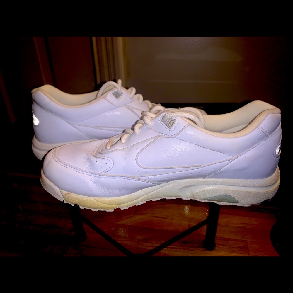 New Balance 810 Walking shoes Size 9.5